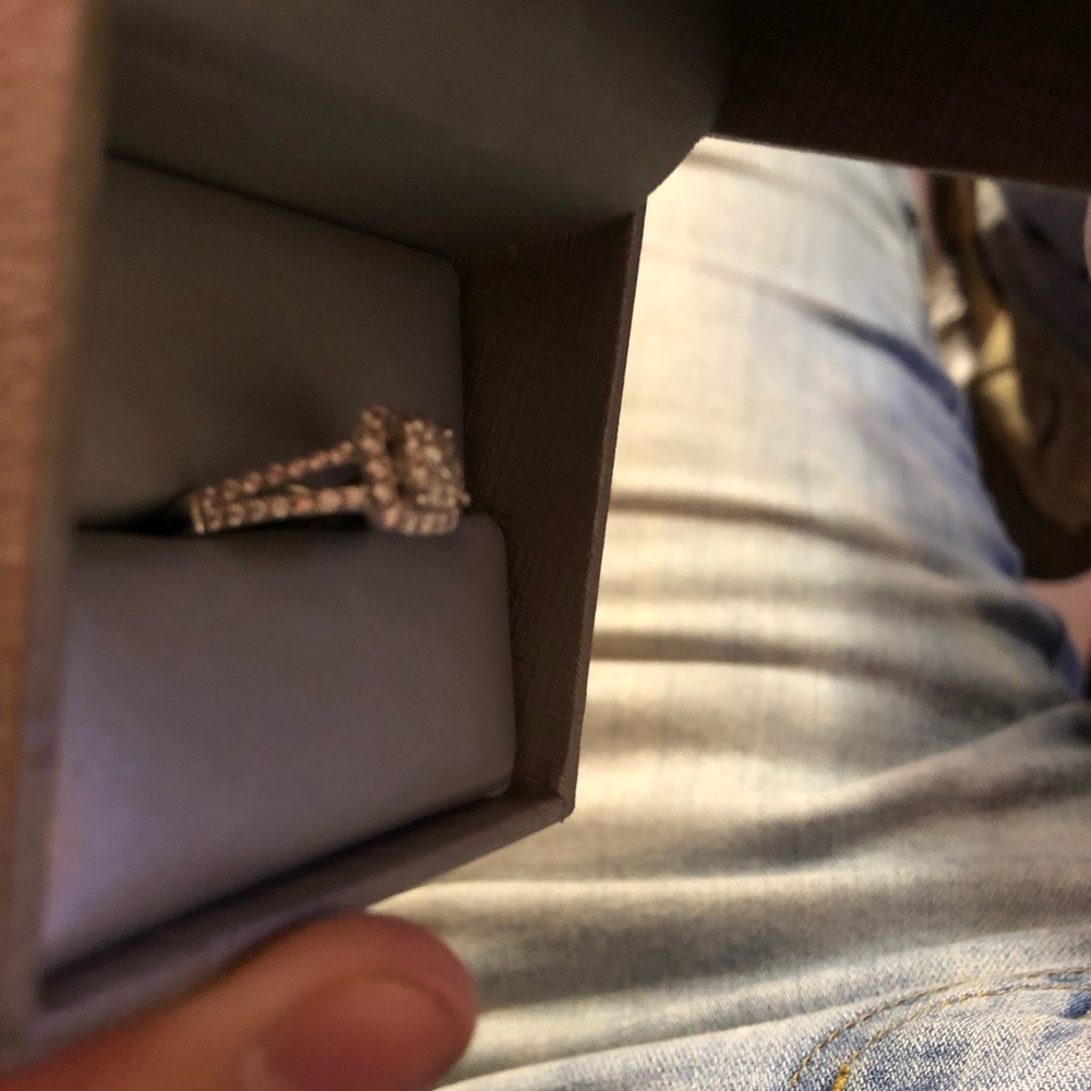 Engagement ring. - Picture 2 of 4
